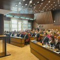 Opozicija napustila sednicu Skupštine Novog Sada zbog dodele nagrade Patriku Dridu