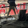 LIVESTREAM: Navijači razbili stakla Beogradske arene