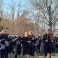 Sahranjena Tatjana Ječmenica ispraćena na večni počinak uz pesmu "A sad adio", suze na groblju u Novom Sadu
