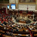 Dve stranke podnele zahteve za glasanje o nepoverenju francuske vlade