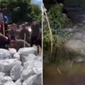 Vanredno stanje u Rusiji, naređena hitna evakuacija: Ljudi beže iz ugroženih sela, sprema se katastrofa (video)