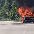 Horor na putu za Mokru Goru: Buktinja potpuno progutala vozilo, očevici zatekli dramatičan prizor