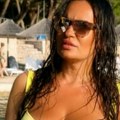 Каква бомба! Пријина мајка се скинула у бикини и сви трљају очи: Нико не верује да има оволико година