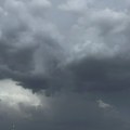 (Foto) Jako nevreme u Beogradu! "Odjednom smo čuli huk, prašina se digla, krenula je i lomljava!" RHMZ izdao hitno upozorenje…