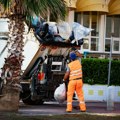 Đubretari pomogli u potrazi za loto listićem vednim milion evra! Očajna dobitnica im se obratila kad je shvatila šta je bacila…