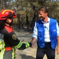Ambasador i oficir za vezu EU obišli evropske i srpske vatrogasce u Deliblatskoj peščari