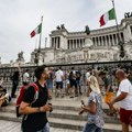 Italijani u redu za pomoć u hrani: Odluka Vlade u Rimu o pomoći veoma velikom broju osiromašenih