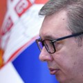 Vučić provodi radno nedeljno jutro: Idealno vreme da se pregledaju svi papiri