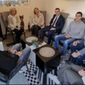 Mladost Srbije je stub budućnosti naše zemlje: Vladimir Orlić i Tatjana Macura u poseti porodici Sofronijević iz Kneževca