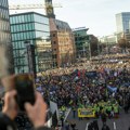 Skupovi protiv desnice u Nemačkoj: Na ulice Hamburga izašlo 100.000 ljudi