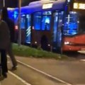 Manijak u autobusu spopadao devojke, dodirivao ih po zadnjici! Jedna mu odbrusila: "Branio se sramno! Dokle više da trpimo…