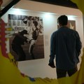 Трауматична, ратна деценија чије последице трпимо и данас: После Београда изложба „Лавиринт деведесетих“ и у Сарајеву