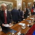 (Video) Lavrov i Putinova svita izbačeni iz sale: Rusi brutalno poniženi u Severnoj Koreji: Snimak u sekundi obišao svet…