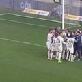 Pogledajte tuču koja je izbila nakon što je Ifet Đakovac postigao gol za TSC protiv Partizana sa penala