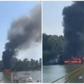 Gori splav na Savi! Dramatične scene na Adi Ciganliji, vatra kulja na sve strane: Veliki broj vatrogasaca na licu mesta (foto…