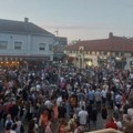 Protest u Valjevu u znak podrške vlasniku kafića kome su nepoznate osobe razlupale stakla lokala