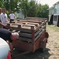 Počela podela pomoći posle požara: Gazdinstvo kod Kragujevca dobilo nove moravke
