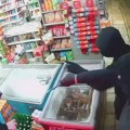 (Video) Banda pljačkaša terorisala atinu: Pojavio se jezivi snimak pljačke, sevaju noževi