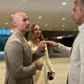 (Video) Harmonikaš uhvaćen sa suprugom koja je doktorka: Kosana u belom pokazala da je prava dama: A sa njima popularni pevač…