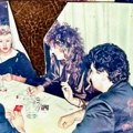 Ove fotografije iz prošlosti estradnjaka do sada niste videli! Pevačica nakon 30 godina sve pokazala javno: Ovako su izgledale…