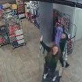 Gore mreže zbog snimka iz supermarketa Nadzorne kamere snimile sve! Šta rade radnice usred smene kad misle da ih niko ne…