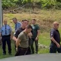Privedeni mladići zbog srpske zastave ispred manastira Svetih Arhangela kod Prizrena