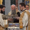 (Foto) Zašto je patrijarh skinuo belu panakamilavku dok je služio moleban nad Pojasom Bogorodice u Hramu Svetog Save
