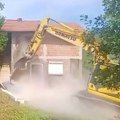 Buldožeri oko Gazivoda: Firma ruši, policija čuva