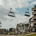 Požar na Kopaoniku pod kontrolom, vatra zahvatila krov hotela "Klub A"