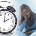 Manje sna, duži dan, glavobolja: Evo kog datuma se pomera sat i šta nam donosi prelazak na letnje računanje vremena