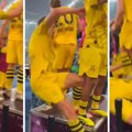 Jeziv pad igrača Dortmunda tokom proslave sa navijačima