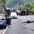 Više od pet osoba povređeno u saobraćajnoj nesreći Sarajevo-Mostar