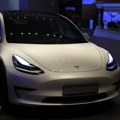 Tesla povlači više od 125.000 vozila u SAD zbog kvara u sistemu upozorenja na vezivanje pojasa