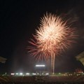 (VIDEO) Na otvaranju stadiona, umesto u nebo, vatromet leteo u publiku i navijačice