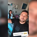 Supruga ljube perućice se priprema za porođaj: Pevač sa njom u bolničkom apartmanu prvo malo dremnuo, a onda odvrnuo…