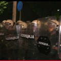 Sukob građana i policije! Situacija postaje napeta u centru grada