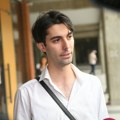 „Mirno spavaj svete, nije tvoje dete“: Građani ispred Višeg suda na skupu podrške za studenta Luku optuženog za rušenje…