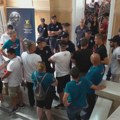 Opozicioni odbornik iz Užica: Pripadnik obezbeđenja me je odgurnuo, a kolegi pokušao da otme telefon