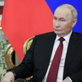 Putin: Rusija ─ jedina zemlja na svetu sposobna za serijsku proizvodnju nuklearnih ledolomaca