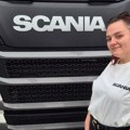 Helena ima 22 godine i vozi šleper od 40 tona: "Moj pokojni otac je vozio kamion, u kabini sam odmalena" (video)