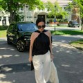 Ceca: U sportsko-elegantnom šik stajlingu Majica sa golim leđama, sandale i tamne naočare za sunce: Zasenila sve na Košutnjaku…