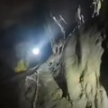 Drama u pećini se nastavlja, objavljen emotivan snimak! Spasioci ispumpavaju vodu kako bi izvukli 5 zarobljenih muškaraca…
