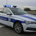 Totalno pijan vozio automobil kroz Beočin