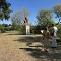 Na Bubanjskom jezeru postavljena skulptura “Pubertet” (VIDEO)