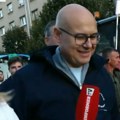 (Video) Spektakl u Srpskoj Atini Sjajna poruka lidera SNS Vučevića iz Novog Sada: Svi za jednog, jedan za sve! Ovo je odgovor…