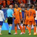 Francuzi i Holanđani podelili bodove, Simonsu poništen gol
