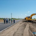Salapura i Sofić obišli radove na izgradnji saobraćajnice u Radnoj zoni „Jugoistok“ II-B