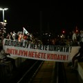 BLOG Blokirane pruge na Prokopu i železničkoj stanici Novi Beograd, deo građana ostaće celu noć: Veliki protest protiv Rio…