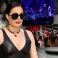 Ceca napravila haos u Zvorniku! Koncert za pamćenje pred više od 6.000 ljudi, Pevačica se pojavila u elegantnoj haljini i…