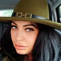 (Foto) Stoja je u braku sa arhitektom, a tek da vidite kako izgleda: Sav je u treningu, a pevačica je jednom zbog njega sebi…